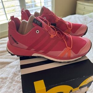 NWT Adidas Terrex Women's 265 Coral / Orange Agravic Trekking Shoes - Size 8